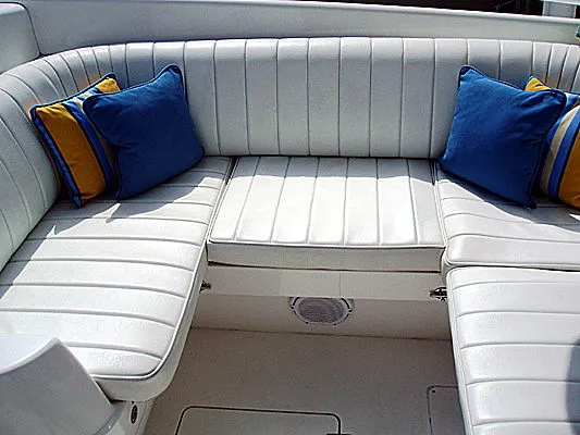 2005 Intrepid 377 Cuddy