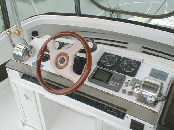 1998 Luhrs 32 Convertible