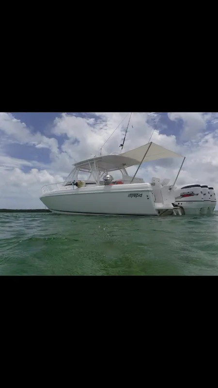 2004 Intrepid 377 Walkaround