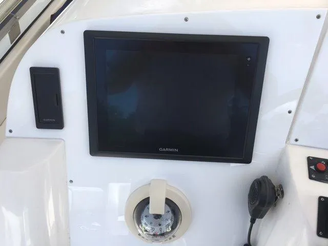 2004 Intrepid 377 Walkaround