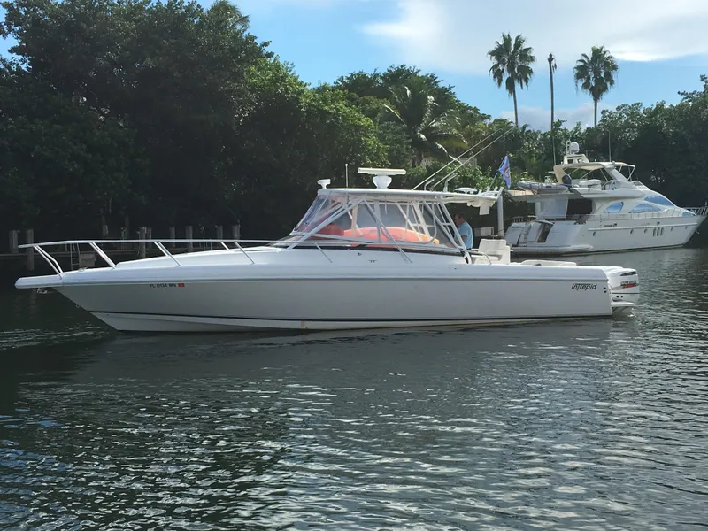 2004 Intrepid 377 Walkaround