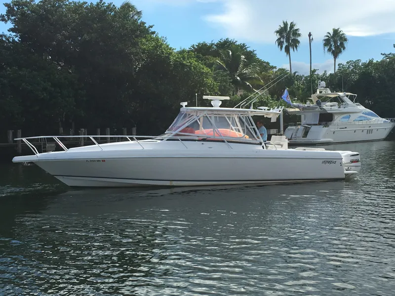 2004 Intrepid 377 Walkaround