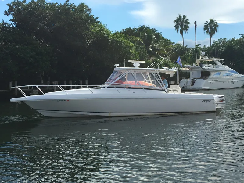2004 Intrepid 377 Walkaround