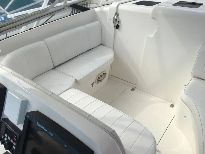 2004 Intrepid 377 Walkaround