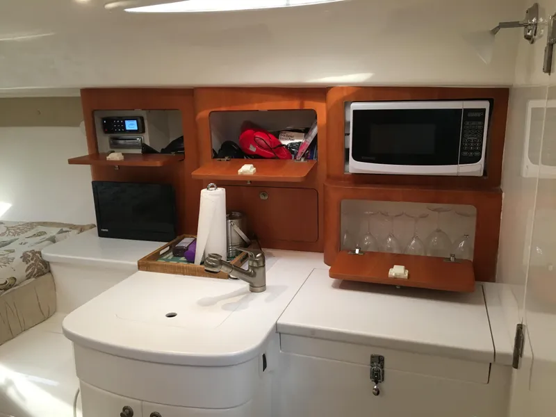 2004 Intrepid 377 Walkaround