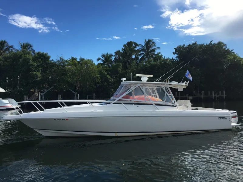 2004 Intrepid 377 Walkaround