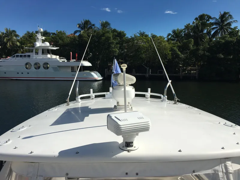 2004 Intrepid 377 Walkaround