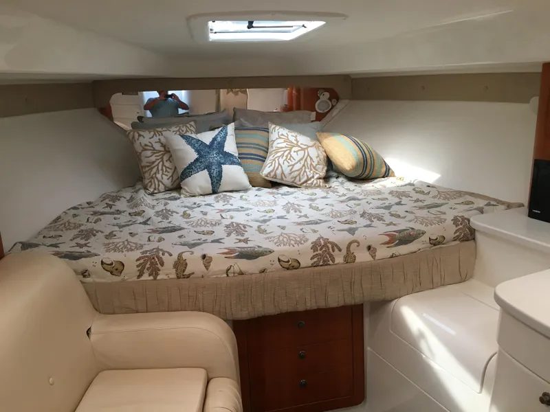 2004 Intrepid 377 Walkaround