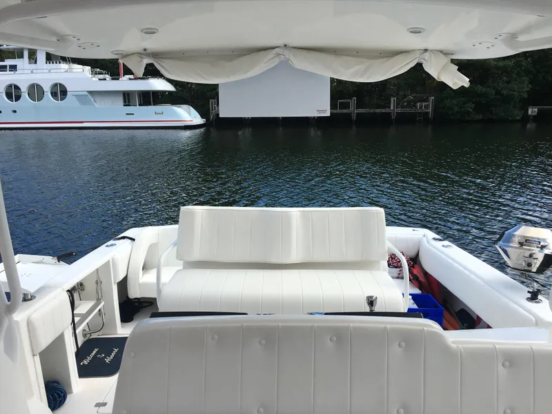 2004 Intrepid 377 Walkaround