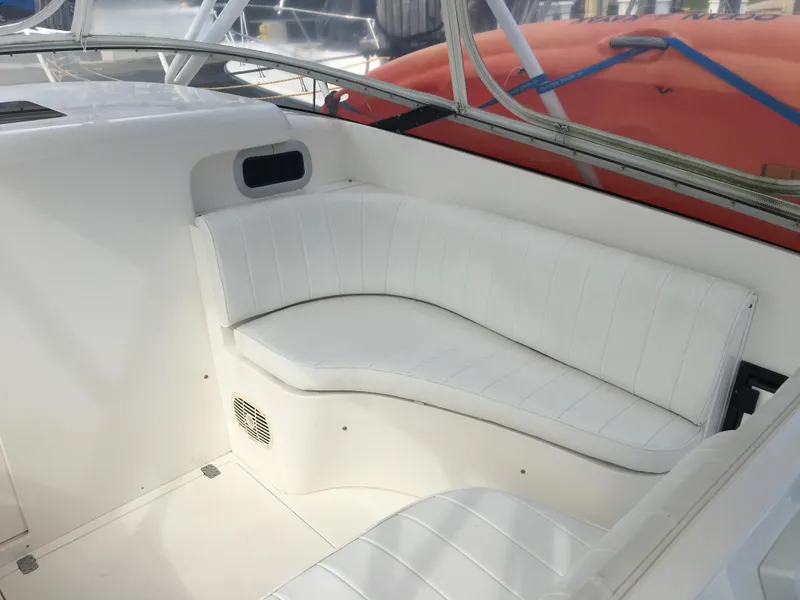 2004 Intrepid 377 Walkaround