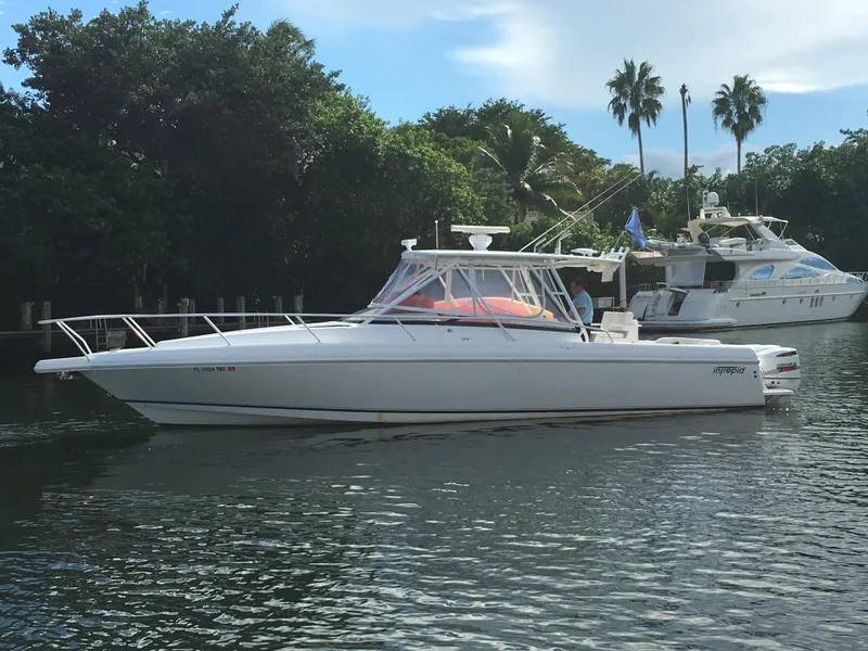 2004 Intrepid 377 Walkaround