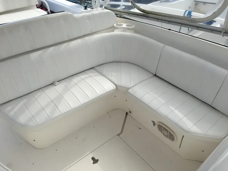 2004 Intrepid 377 Walkaround