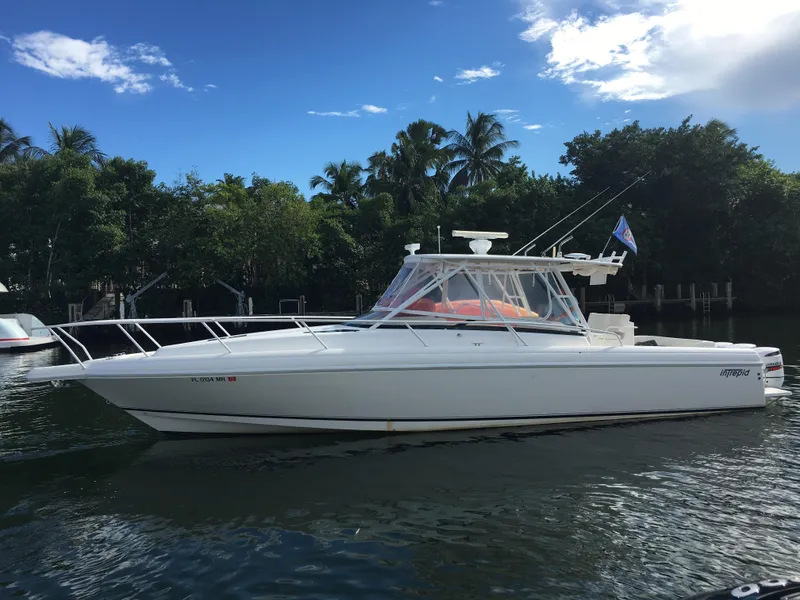 2004 Intrepid 377 Walkaround
