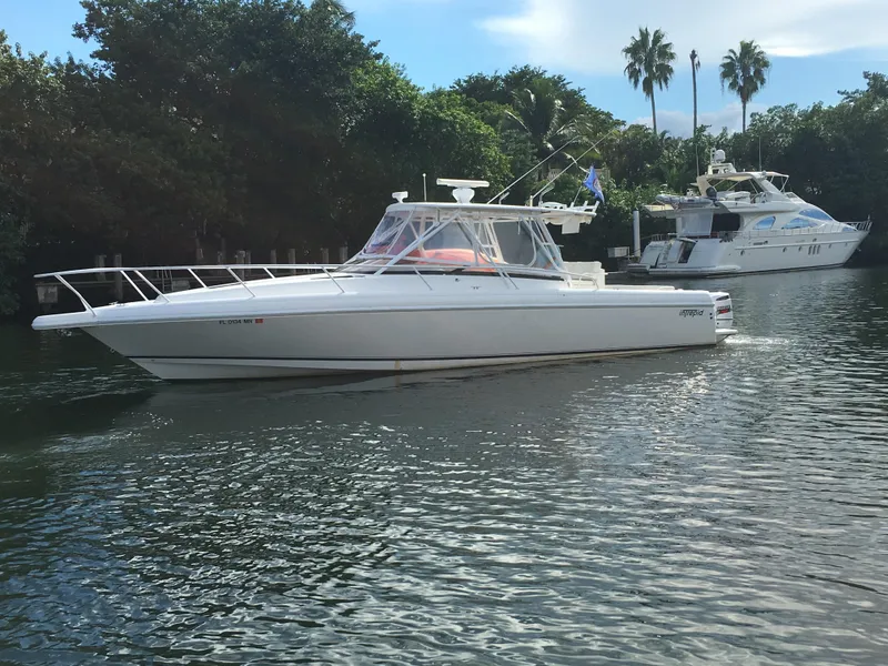 2004 Intrepid 377 Walkaround