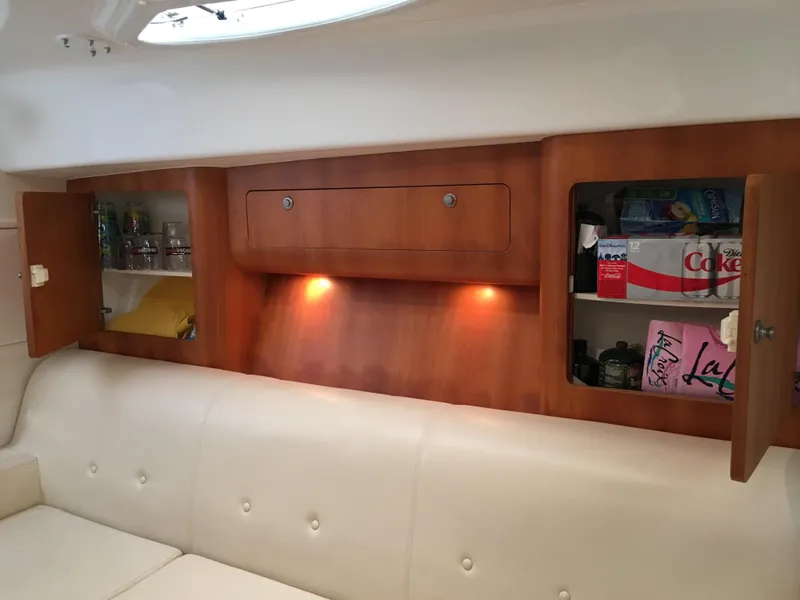2004 Intrepid 377 Walkaround