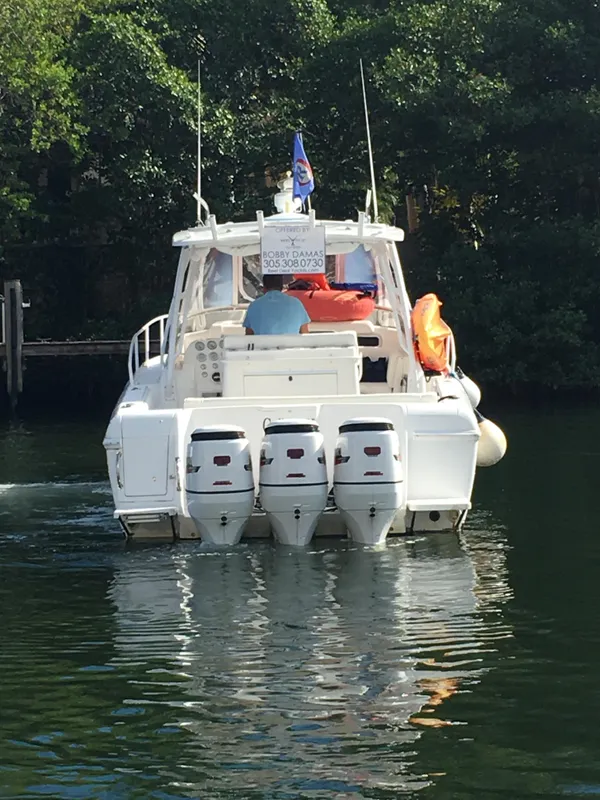 2004 Intrepid 377 Walkaround