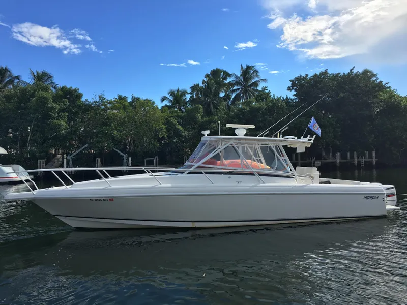 2004 Intrepid 377 Walkaround