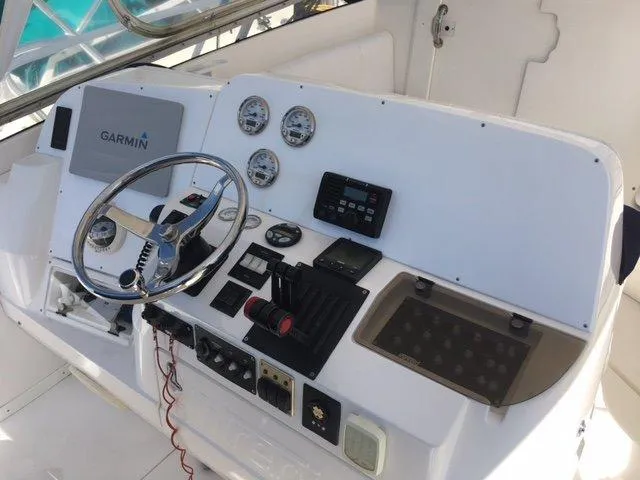 2004 Intrepid 377 Walkaround