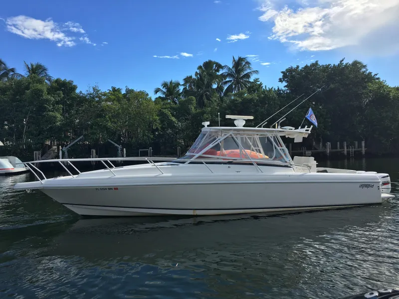 2004 Intrepid 377 Walkaround