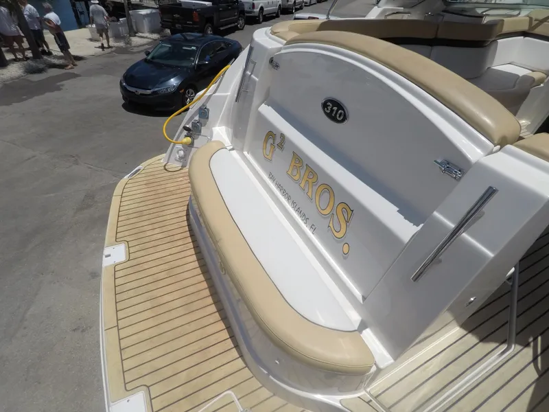 2012 Rinker 310 Express Cruiser