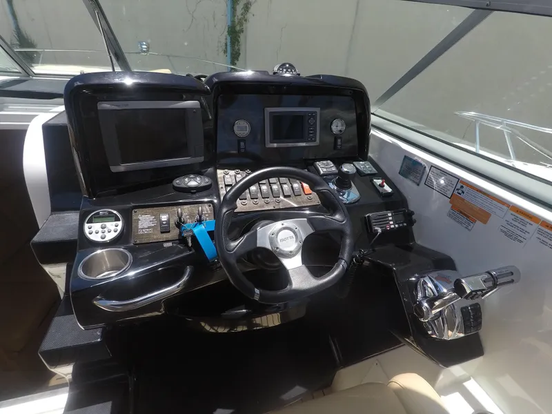 2012 Rinker 310 Express Cruiser