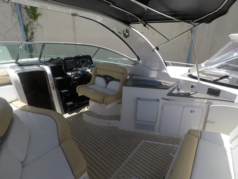 2012 Rinker 310 Express Cruiser