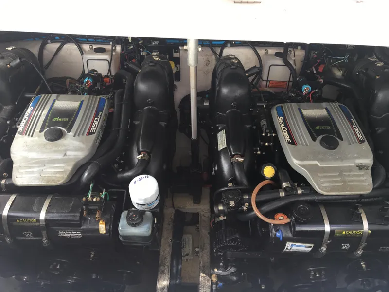 2012 Rinker 310 Express Cruiser