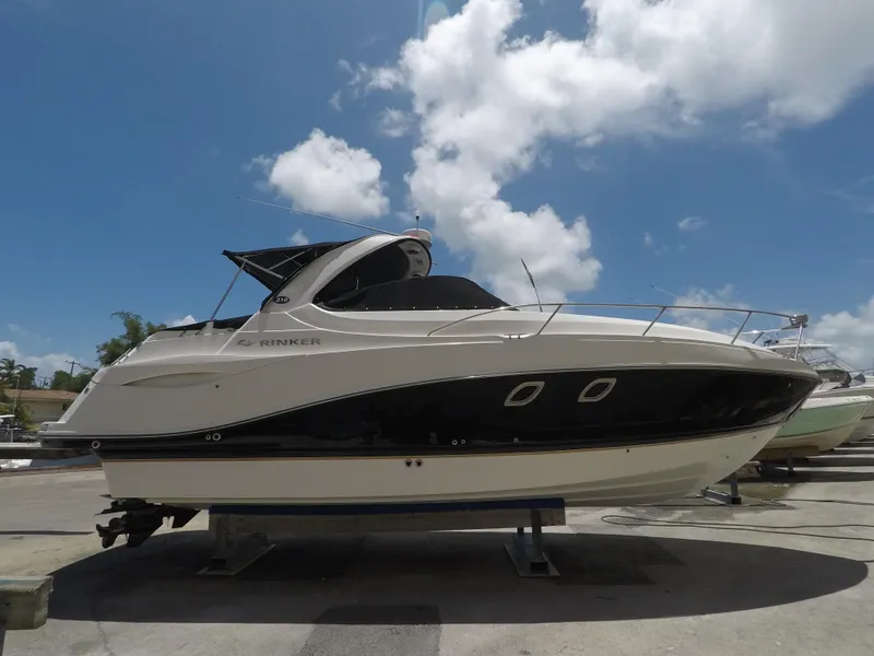 2012 Rinker 310 Express Cruiser