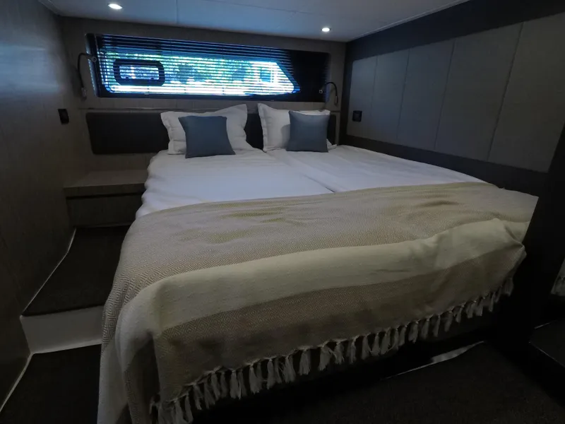 2018 Azimut Atlantis 43