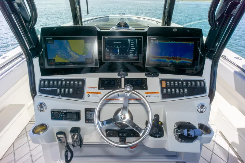 2017 Hydra-Sports 4200 Siesta