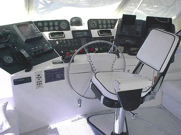 1990 Hatteras Enclosed Flybridge