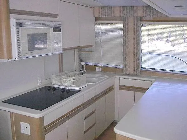1990 Hatteras Enclosed Flybridge