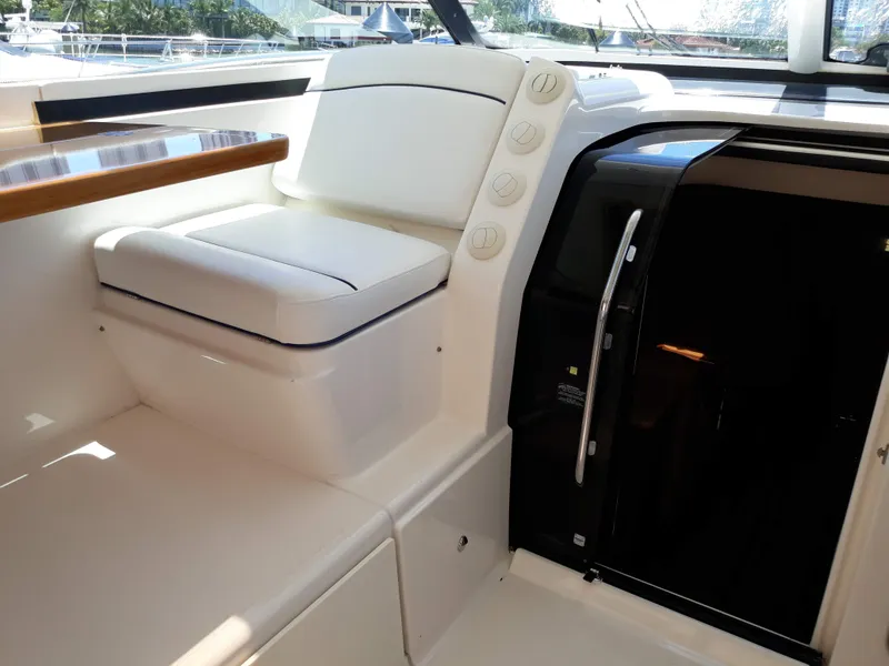 2003 Tiara Yachts 4400 Sovran