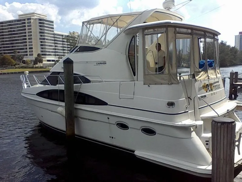 2004 Carver 396 Motor Yacht