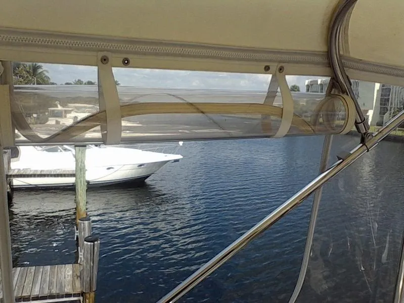 2004 Carver 396 Motor Yacht