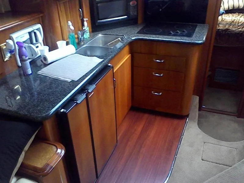 2004 Carver 396 Motor Yacht