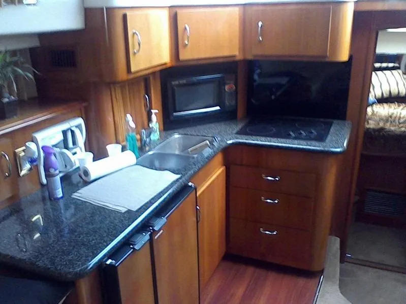 2004 Carver 396 Motor Yacht