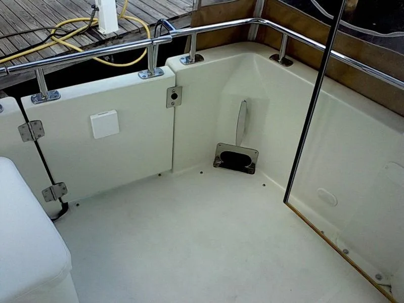 2004 Carver 396 Motor Yacht