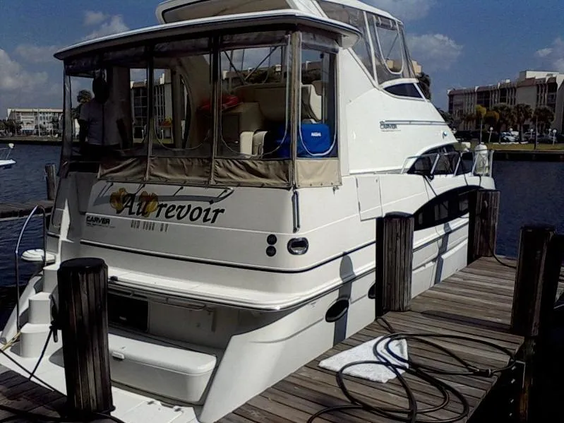 2004 Carver 396 Motor Yacht