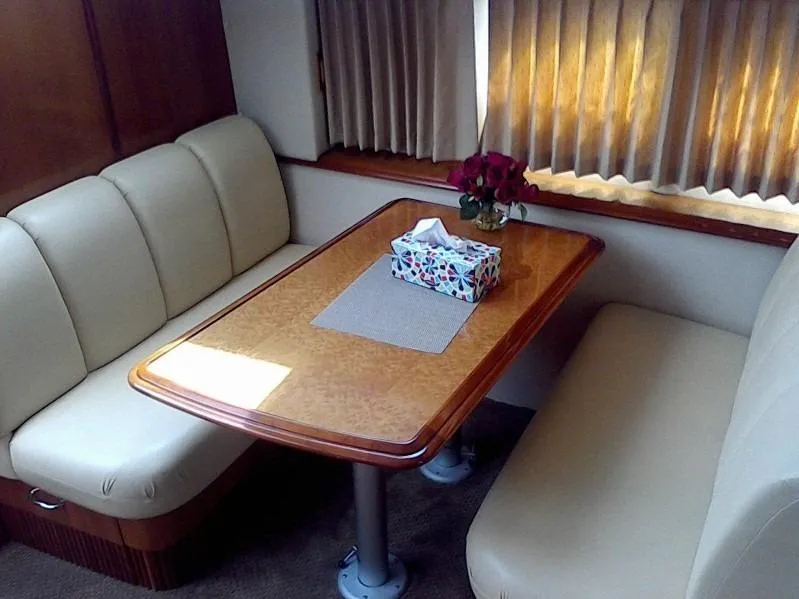 2004 Carver 396 Motor Yacht