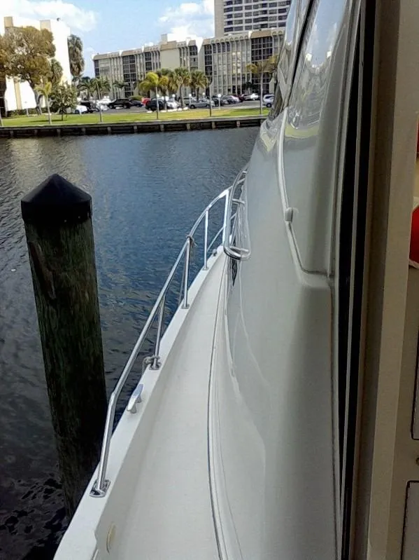 2004 Carver 396 Motor Yacht