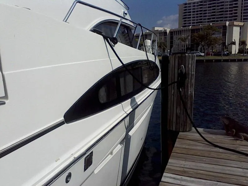 2004 Carver 396 Motor Yacht