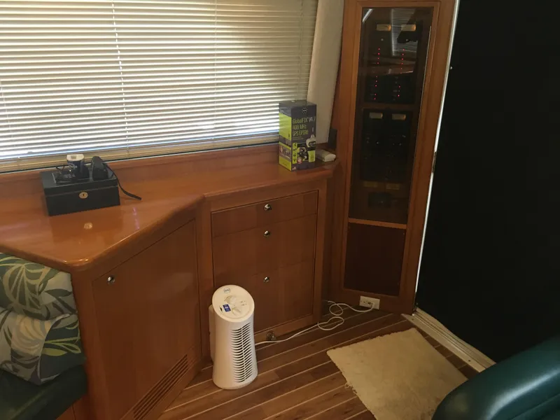 1999 Riviera 48 Enclosed Bridge