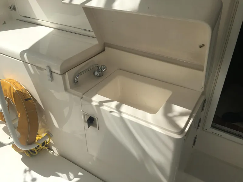 1999 Riviera 48 Enclosed Bridge