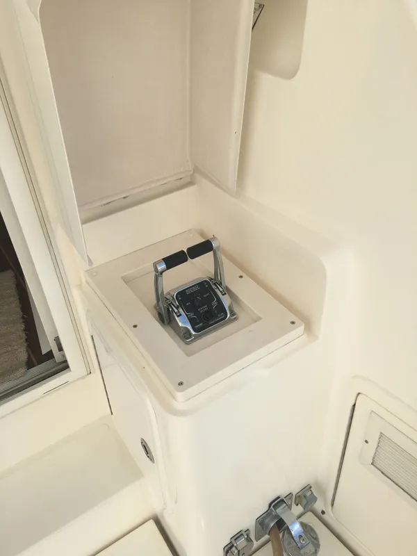 1999 Riviera 48 Enclosed Bridge