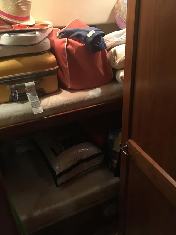 1999 Riviera 48 Enclosed Bridge