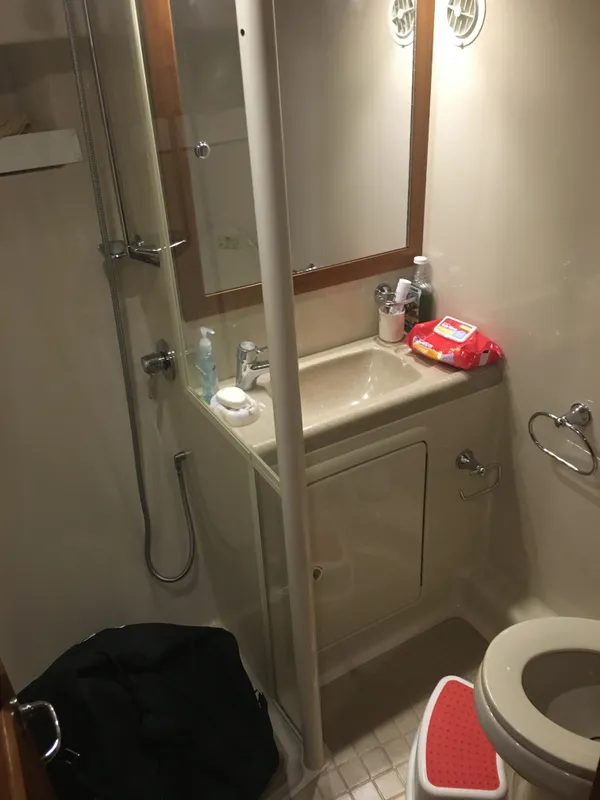 1999 Riviera 48 Enclosed Bridge