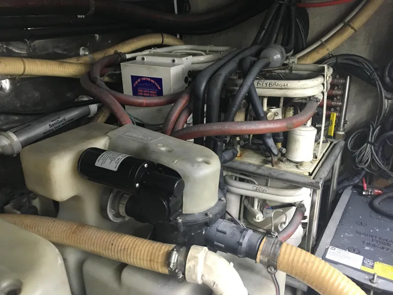 1999 Riviera 48 Enclosed Bridge