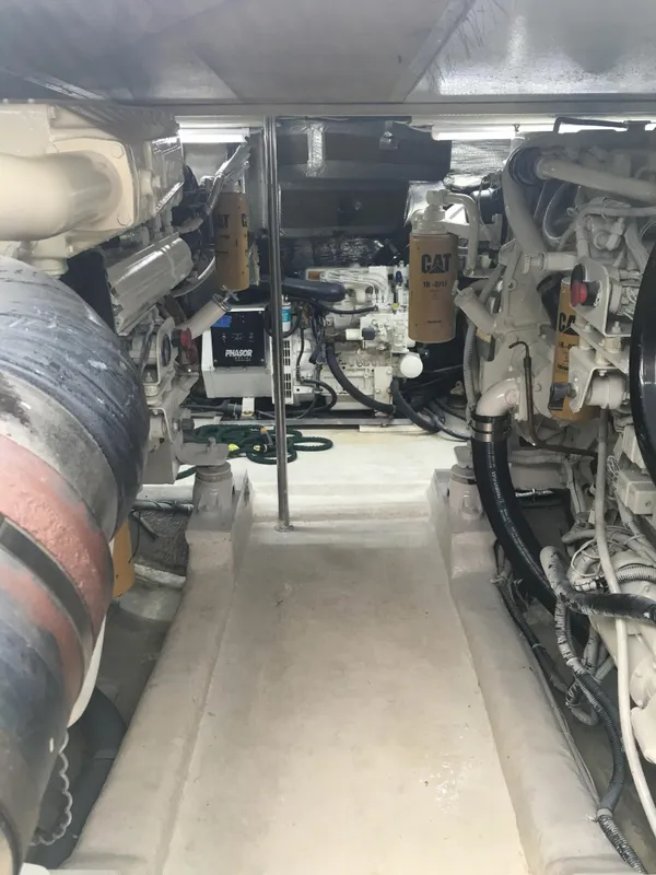 1999 Riviera 48 Enclosed Bridge