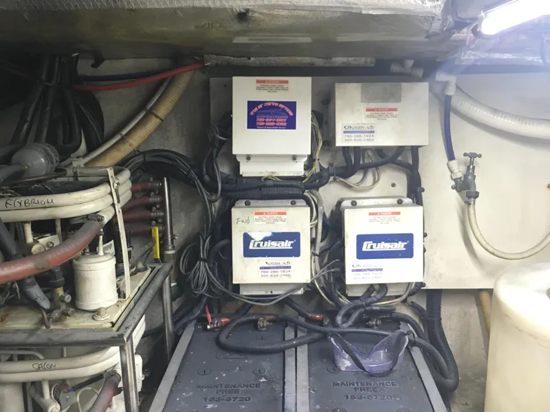 1999 Riviera 48 Enclosed Bridge